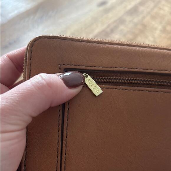 Fossil 1954 Brown Leather Wristlet Wallet - Picture 4 of 9